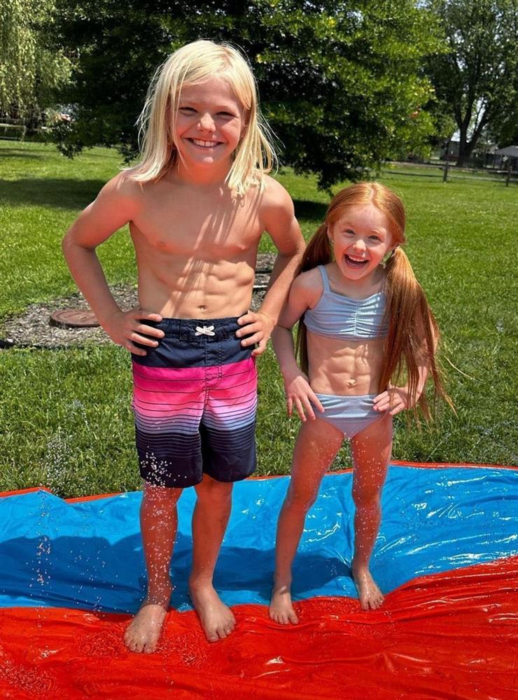 Cô bé 7 tuổi có cơ bắp cuồn cuộn, thống trị tại các cuộc thi Hoa hậu nhí-4