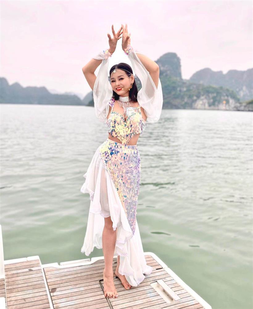 Vợ Hiệp Gà nóng bỏng trên phim hài Tết 2024, ngoài đời làm mẹ 2 con có body 90-62-94 cm-1