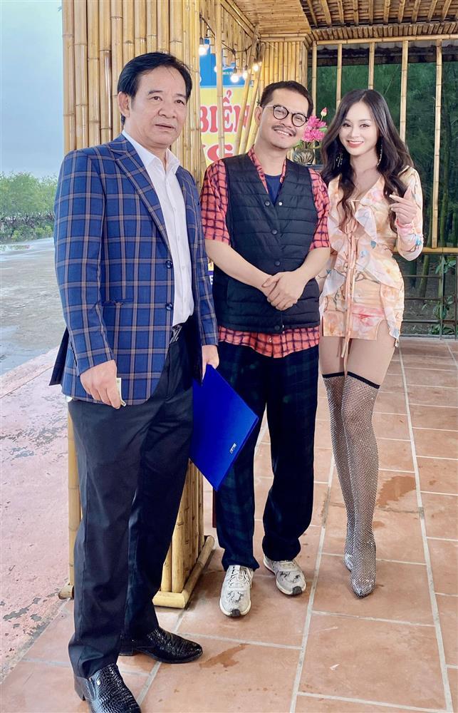 Vợ Hiệp Gà nóng bỏng trên phim hài Tết 2024, ngoài đời làm mẹ 2 con có body 90-62-94 cm-3