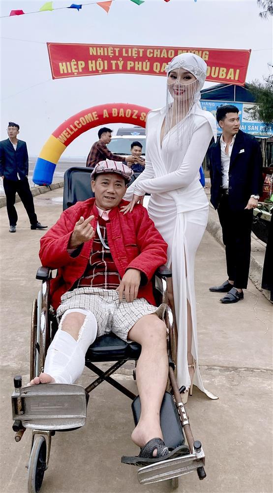 Vợ Hiệp Gà nóng bỏng trên phim hài Tết 2024, ngoài đời làm mẹ 2 con có body 90-62-94 cm-4