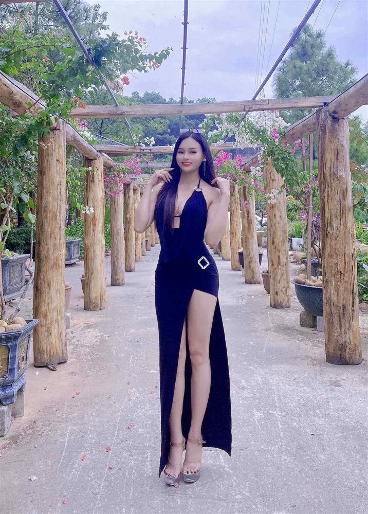 Vợ Hiệp Gà nóng bỏng trên phim hài Tết 2024, ngoài đời làm mẹ 2 con có body 90-62-94 cm-6