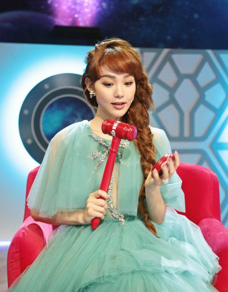 Minh Hằng có đam mê dùng hàng giả khiến nhan sắc lúc trồi lúc sụt-7