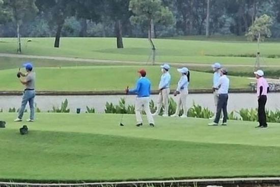 Giám đốc Sở ở Bắc Ninh chơi golf trong giờ làm việc bị cho thôi chức