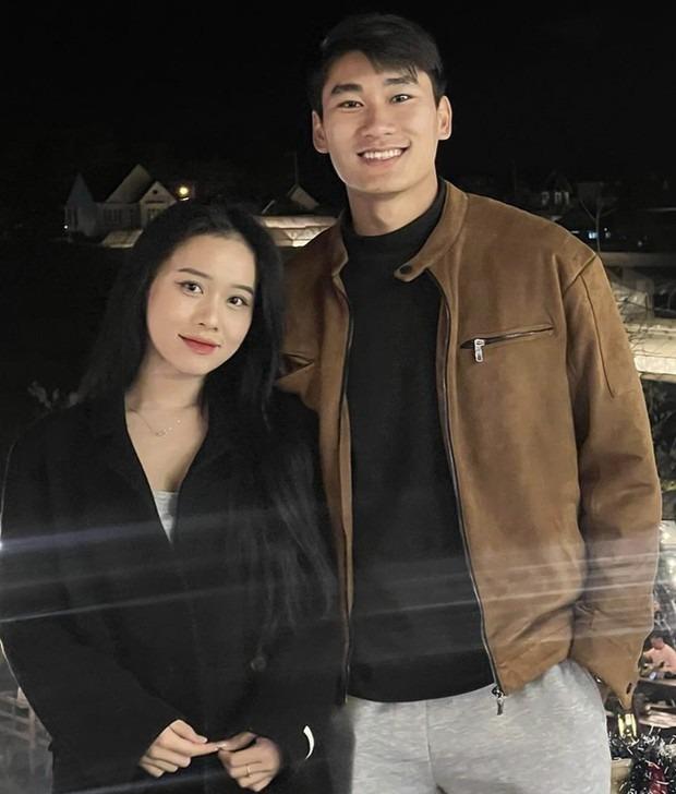 Bạn gái tiền đạo Mạnh Dũng phản pháo khi bị chê mặc phản cảm tập gym-1