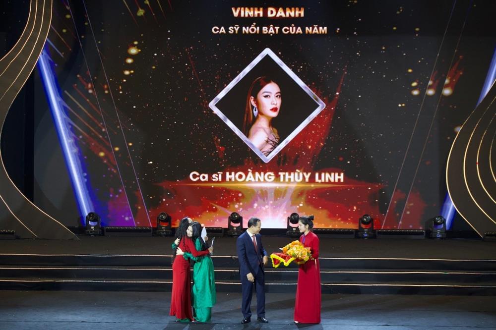 Tranh cãi và khó hiểu khi Hoàng Thùy Linh được vinh danh là ca sĩ nổi bật năm 2023-1