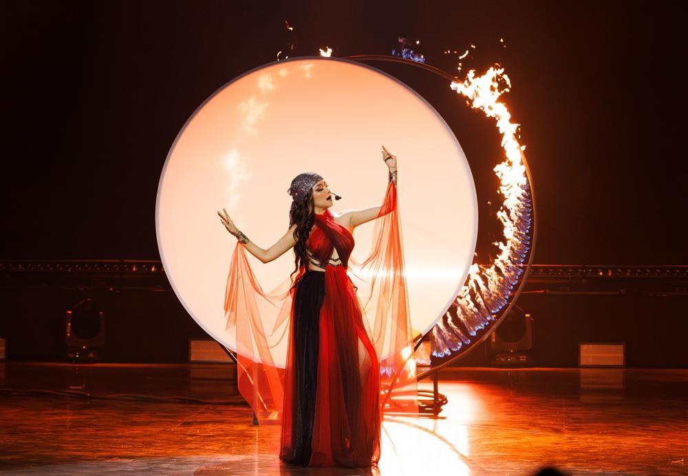 Màn thách đấu với Uyên Linh, Lệ Quyên sốc nhất Chị đẹp-5