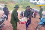 Vụ hôi của sau tai nạn: Người dân trả lại 108 bao gạo, xin lỗi tài xế-2