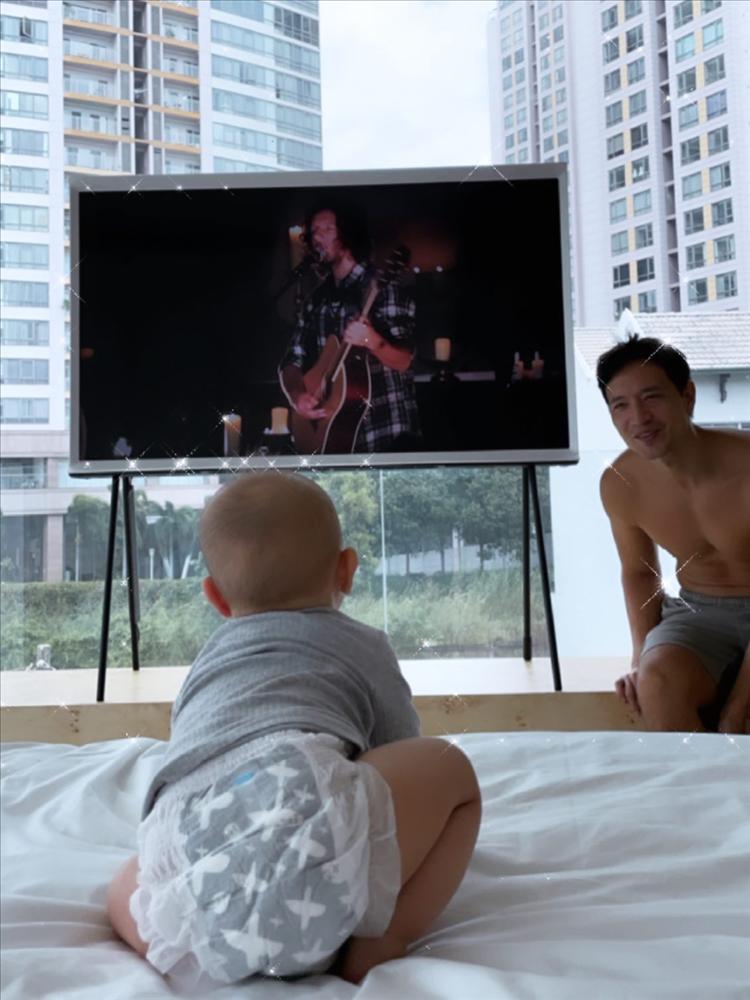 Chồng Hồ Ngọc Hà khoe ảnh tình cảm bên công chúa Lisa, lộ không gian sang xịn trong cơ ngơi 30 tỷ-11