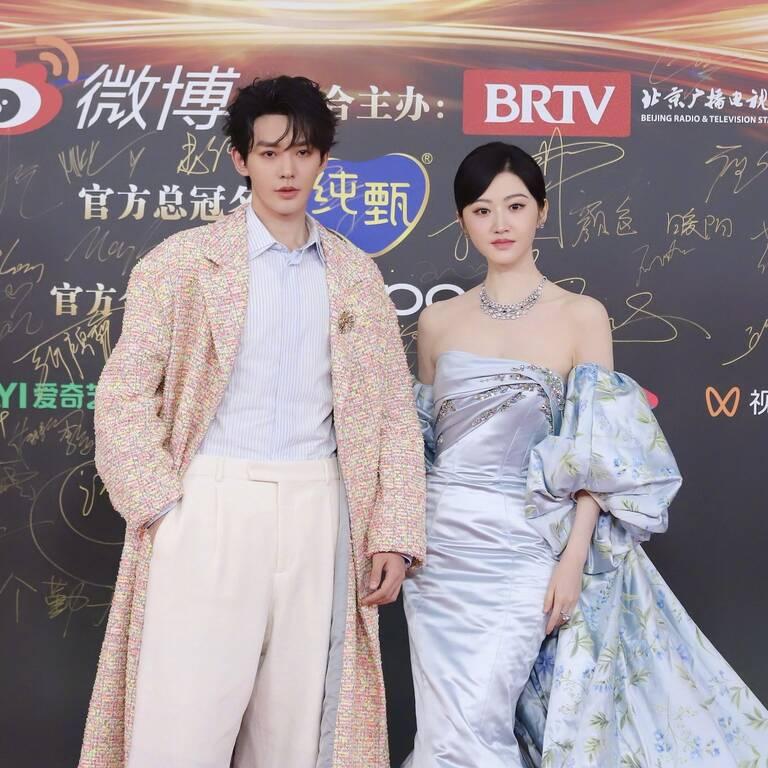 Đặng Vi nhận mưa lời khen vì hành động tinh tế này đối với mỹ nhân Bắc Kinh Cảnh Điềm-1