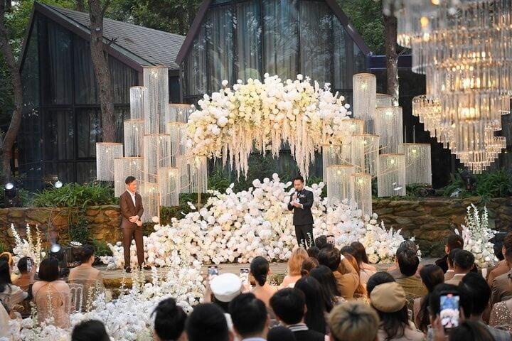 Nhạc sĩ Nguyễn Đức Cường bật khóc trong hôn lễ với ca sĩ Vũ Hạnh Nguyên-3