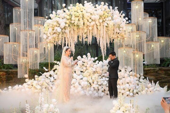 Nhạc sĩ Nguyễn Đức Cường bật khóc trong hôn lễ với ca sĩ Vũ Hạnh Nguyên-4