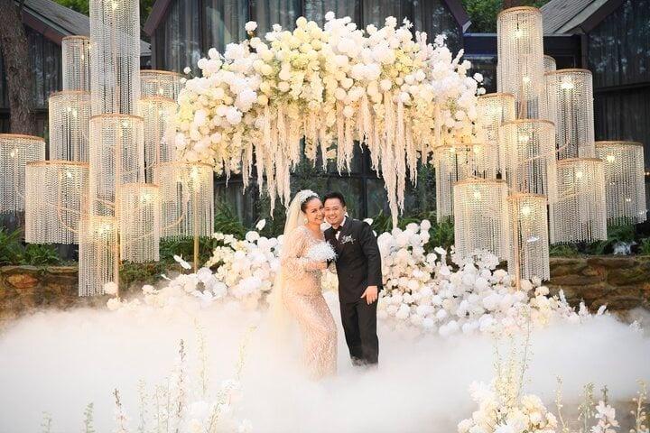 Nhạc sĩ Nguyễn Đức Cường bật khóc trong hôn lễ với ca sĩ Vũ Hạnh Nguyên-6