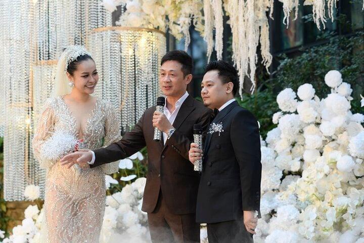 Nhạc sĩ Nguyễn Đức Cường bật khóc trong hôn lễ với ca sĩ Vũ Hạnh Nguyên-8