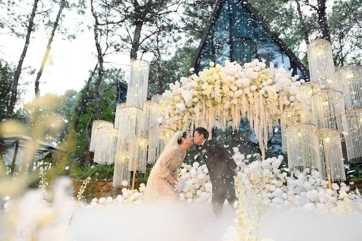 Nhạc sĩ Nguyễn Đức Cường bật khóc trong hôn lễ với ca sĩ Vũ Hạnh Nguyên-9