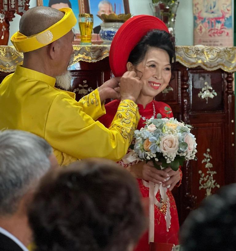 Phát hiện tình đầu 62 tuổi chưa lấy chồng, chú rể U70 từ Mỹ về Việt Nam hỏi cưới-2