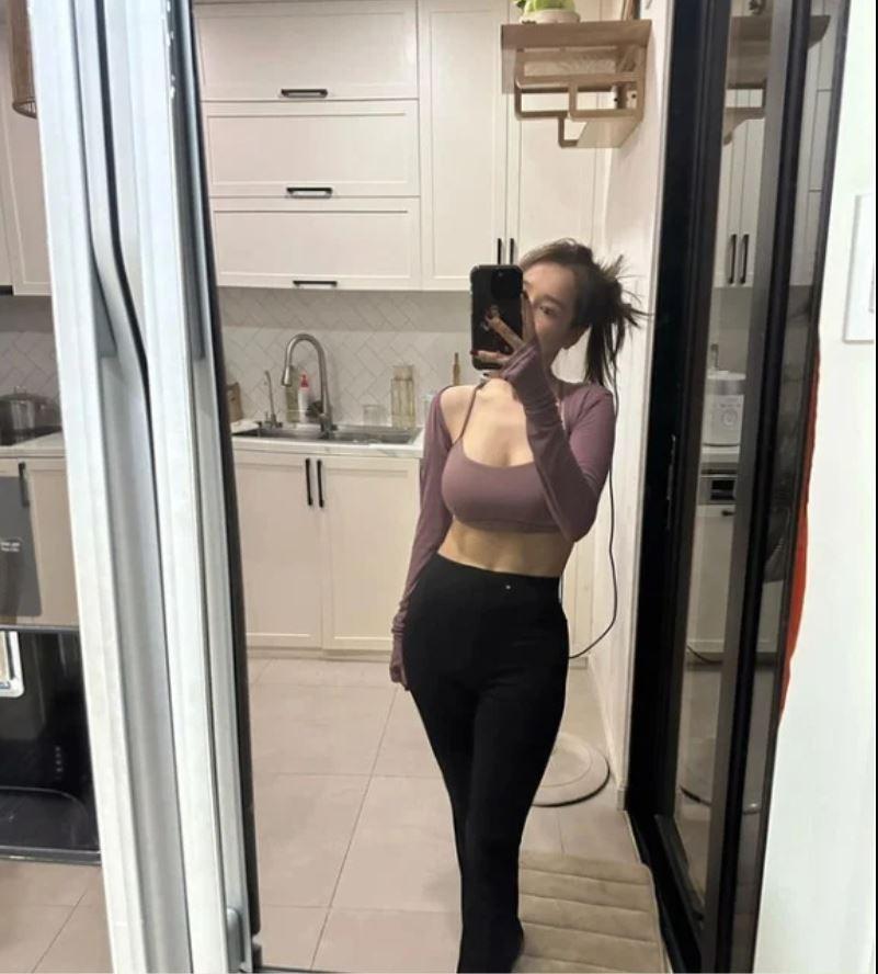 Nhã Phương khoe chế độ tập khắc nghiệt để lấy lại cơ bụng sau sinh con thứ 2-1