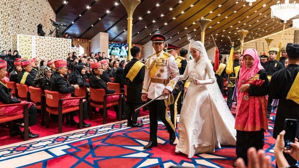 Bắn 17 loạt đại bác mừng đám cưới Hoàng tử Brunei-3