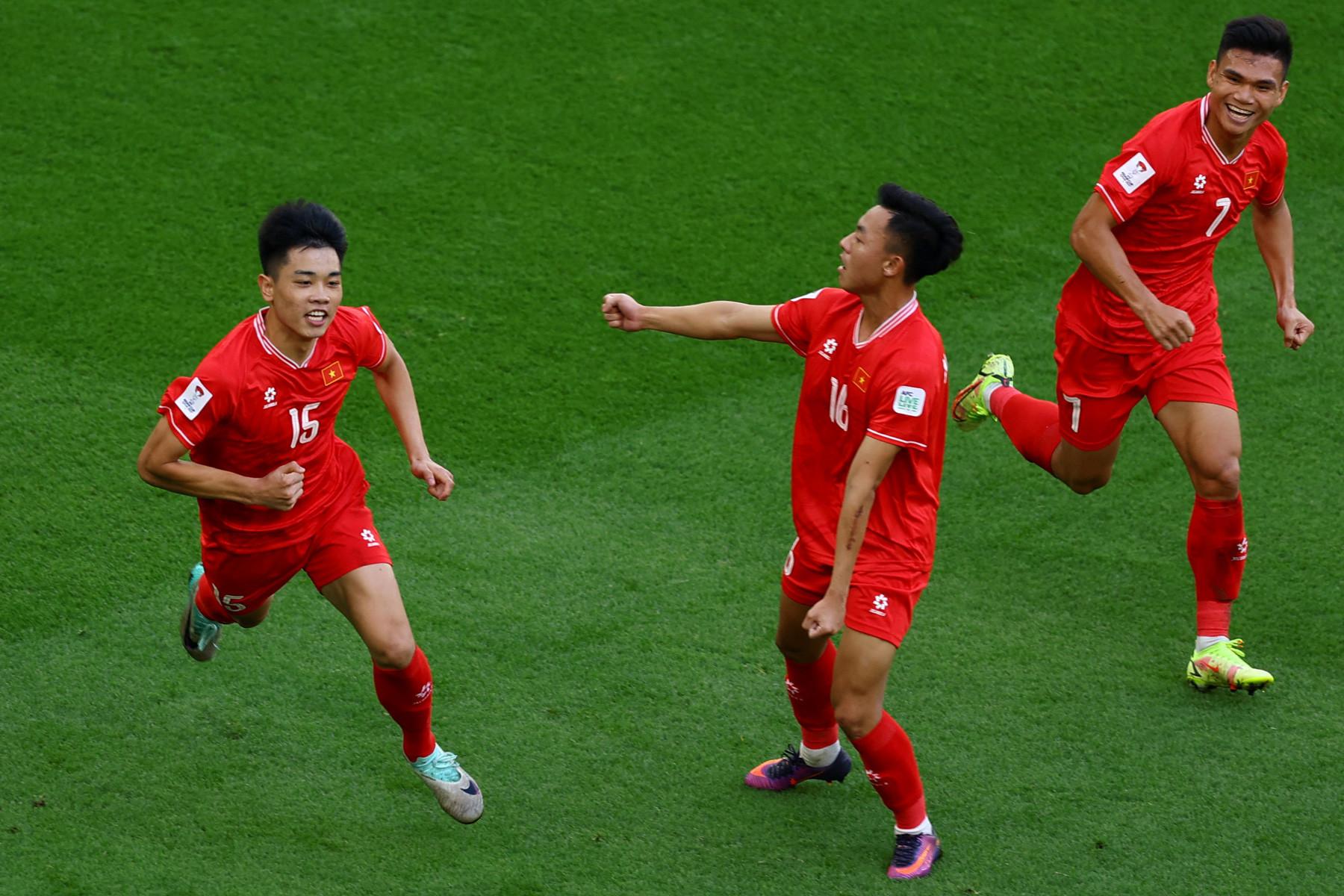 Ghi bàn vào lưới Nhật Bản, Đình Bắc lập kỳ tích Asian Cup-1