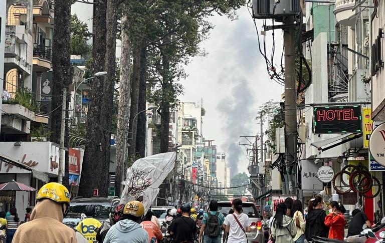 Cháy nhà 3 tầng ở TP.HCM-2