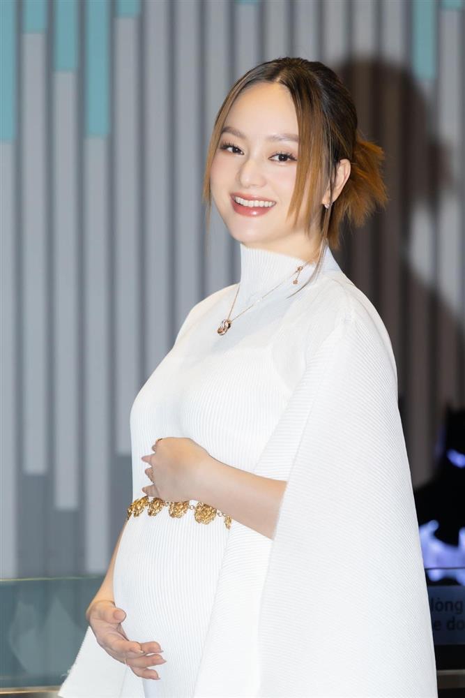 Lan Phương mang thai ở tuổi 41: Sắc vóc nổi bật, chồng Tây kề cận không rời-1