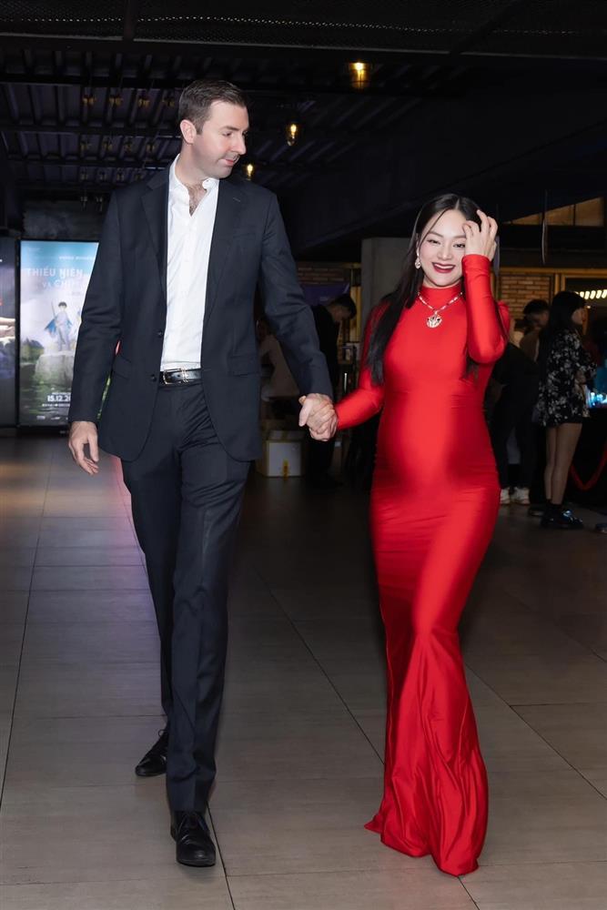 Lan Phương mang thai ở tuổi 41: Sắc vóc nổi bật, chồng Tây kề cận không rời-11