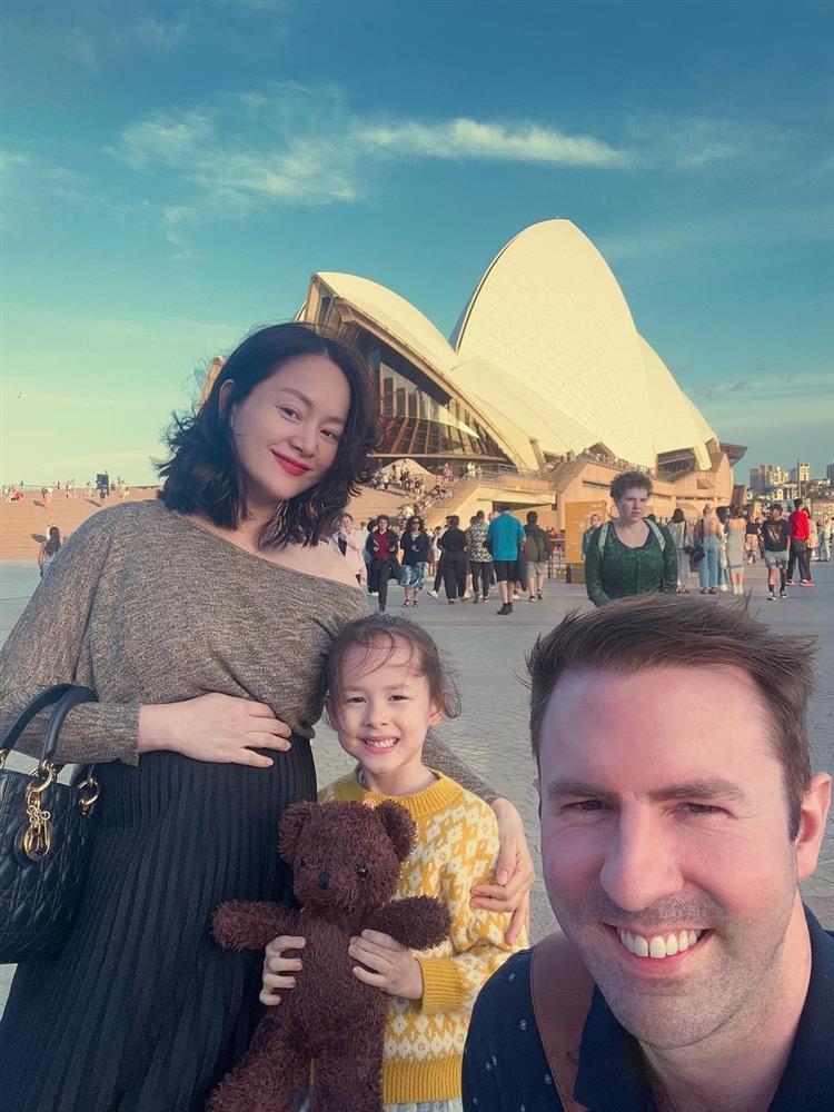 Lan Phương mang thai ở tuổi 41: Sắc vóc nổi bật, chồng Tây kề cận không rời-12