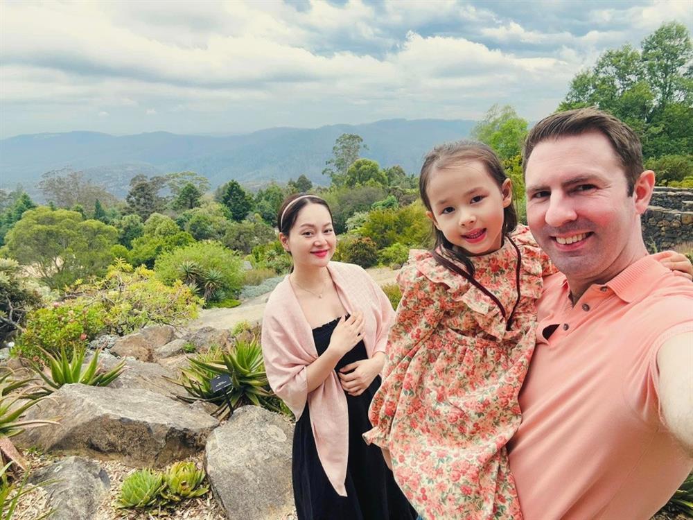 Lan Phương mang thai ở tuổi 41: Sắc vóc nổi bật, chồng Tây kề cận không rời-13