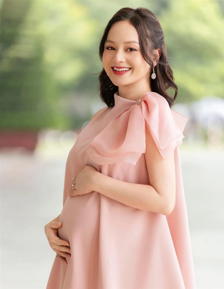 Lan Phương mang thai ở tuổi 41: Sắc vóc nổi bật, chồng Tây kề cận không rời-7