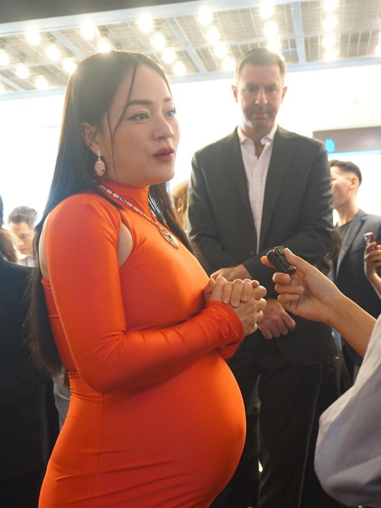 Lan Phương mang thai ở tuổi 41: Sắc vóc nổi bật, chồng Tây kề cận không rời-9