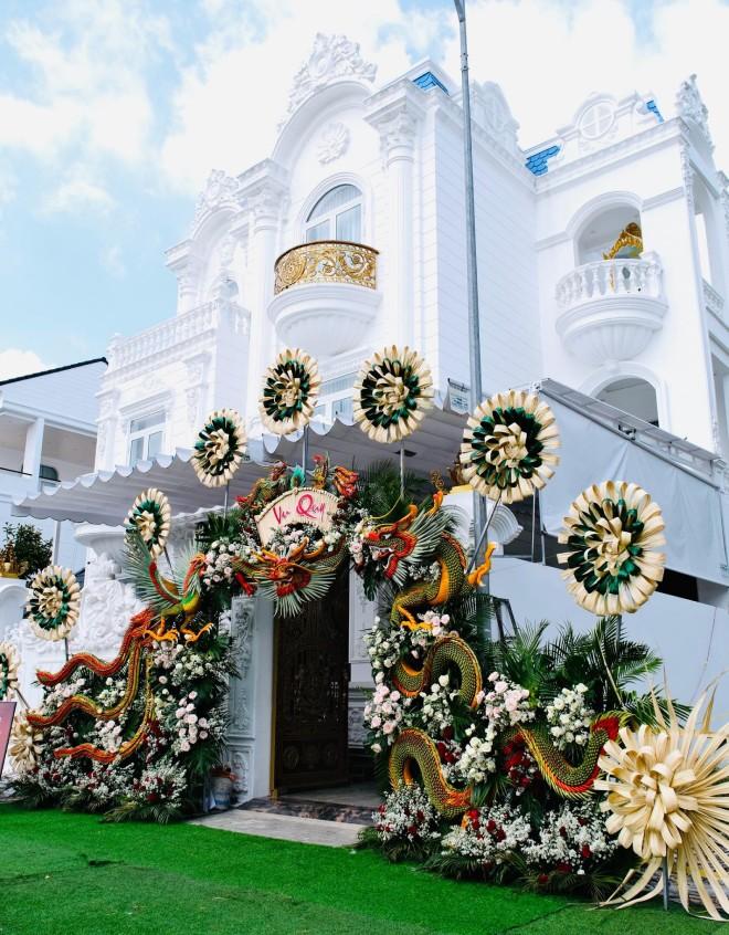 Siêu đám cưới tại Cần Thơ: Bố mẹ đẻ trao của hồi môn 13 tỷ đồng và ô tô xịn, nhà thông gia cũng chẳng thua kém-1