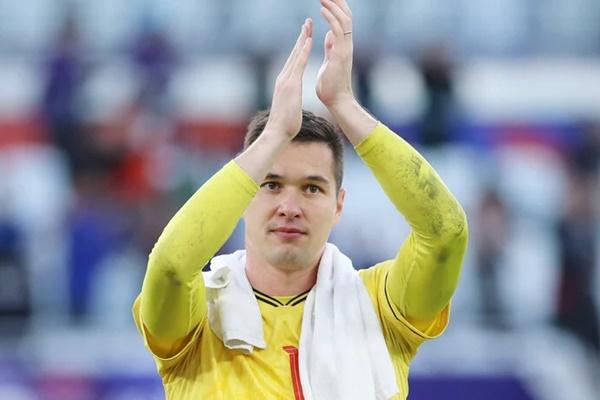 Thủ môn Đặng Văn Lâm có hành động cực kỳ ý nghĩa dành cho bố mẹ-6