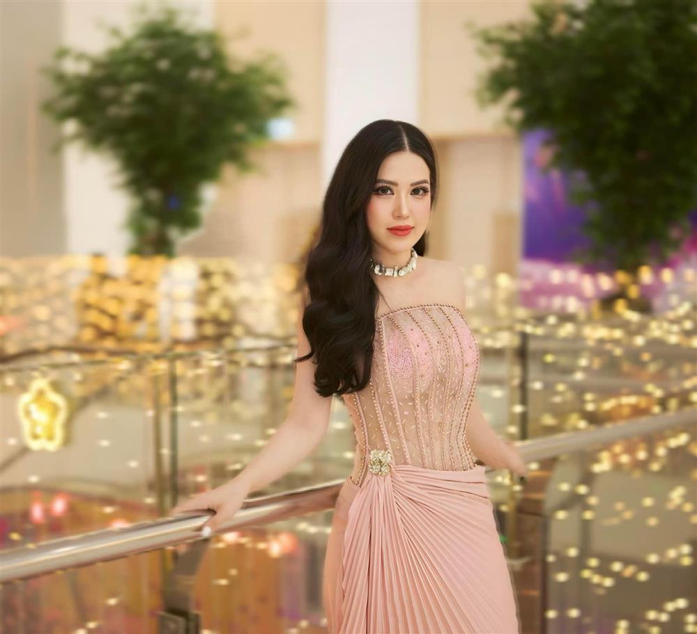 Nữ MC có đường cong bốc lửa diện váy kích thích thị giác cực mạnh-1