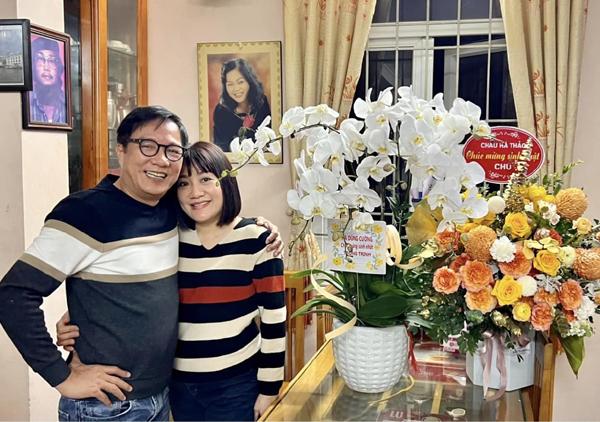 Hôn nhân đời thực của diễn viên VFC: NSND Trọng Trinh hạnh phúc bên vợ trẻ, đã lên chức ông nội-4