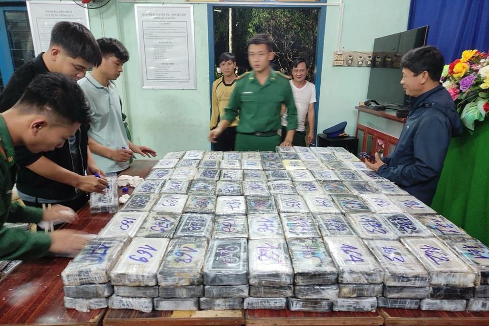 288kg bột trắng nghi ma túy nằm trên bờ biển Quảng Ngãi-1