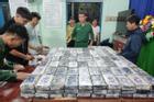 288kg bột trắng nghi ma túy nằm trên bờ biển Quảng Ngãi