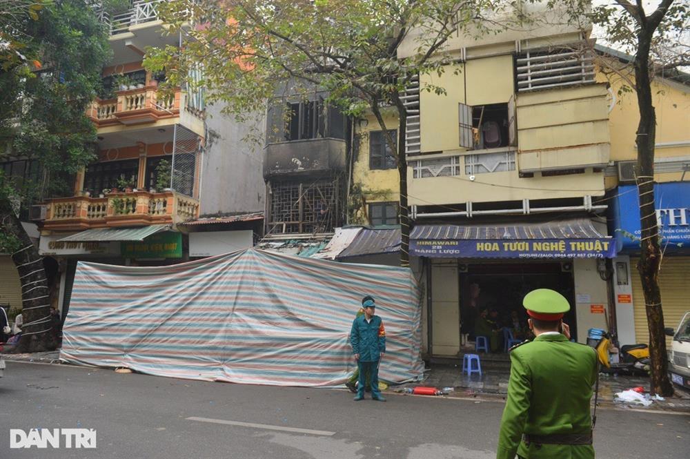 Vụ cháy trên phố cổ: Nhà nhiều lối thoát hiểm nhưng 4 người vẫn tử vong-2