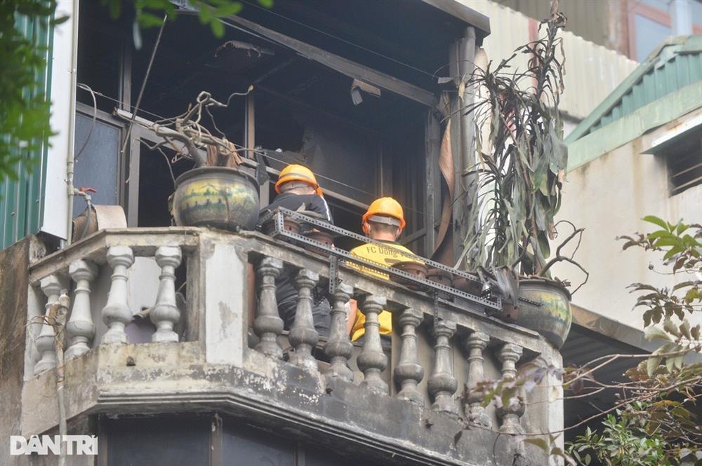 Vụ cháy trên phố cổ: Nhà nhiều lối thoát hiểm nhưng 4 người vẫn tử vong-3