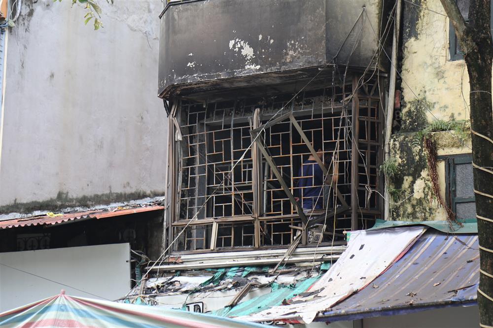 Vụ cháy trên phố cổ: Nhà nhiều lối thoát hiểm nhưng 4 người vẫn tử vong-6