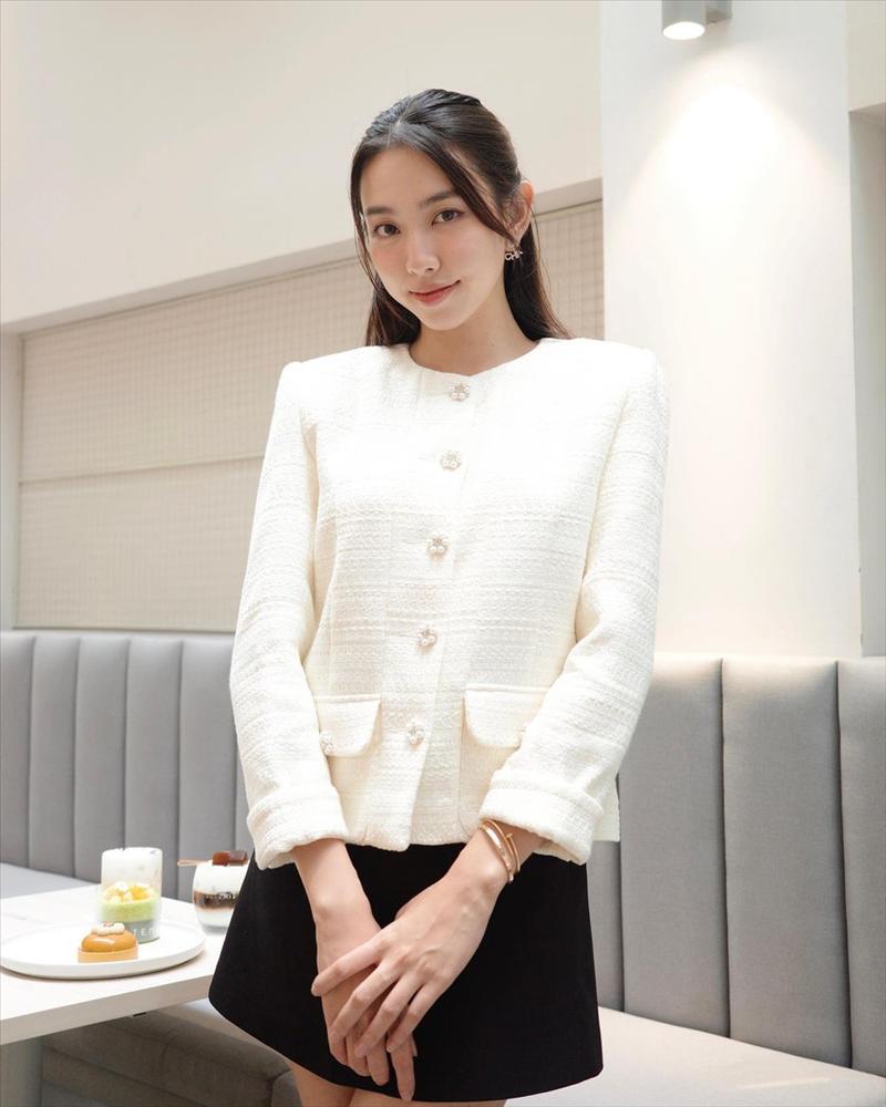 Tham khảo 10 cách mặc chân váy ngắn sang xịn mịn của mỹ nhân Việt-1