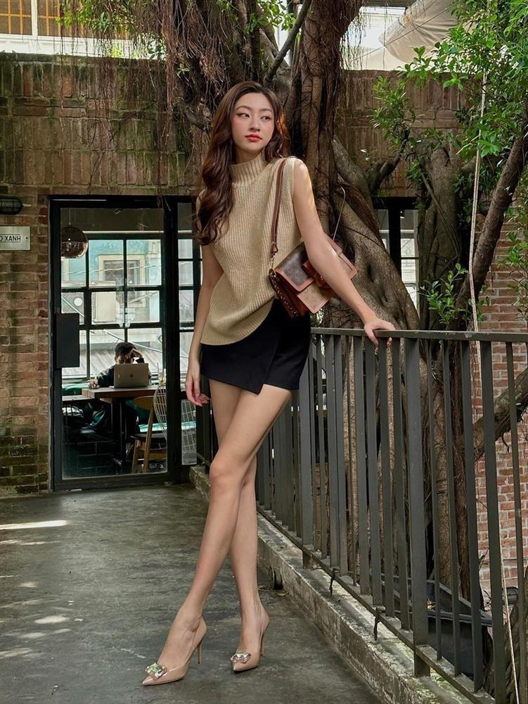 Tham khảo 10 cách mặc chân váy ngắn sang xịn mịn của mỹ nhân Việt-4