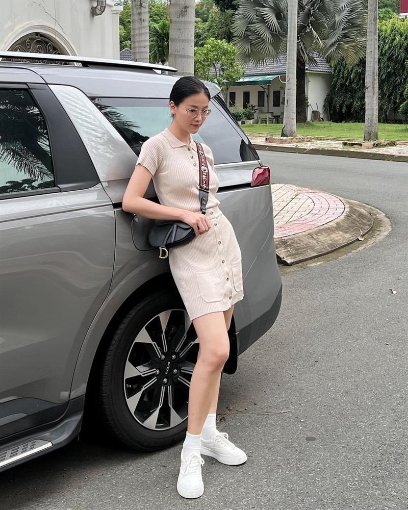 Tham khảo 10 cách mặc chân váy ngắn sang xịn mịn của mỹ nhân Việt-6