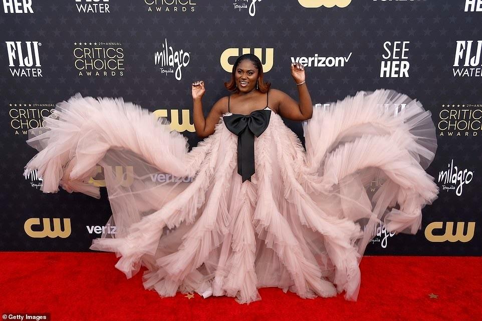 Sao mặc hở nhưng xấu trên thảm đỏ-17