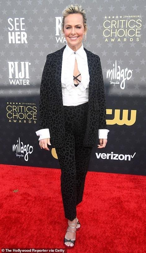 Sao mặc hở nhưng xấu trên thảm đỏ-4