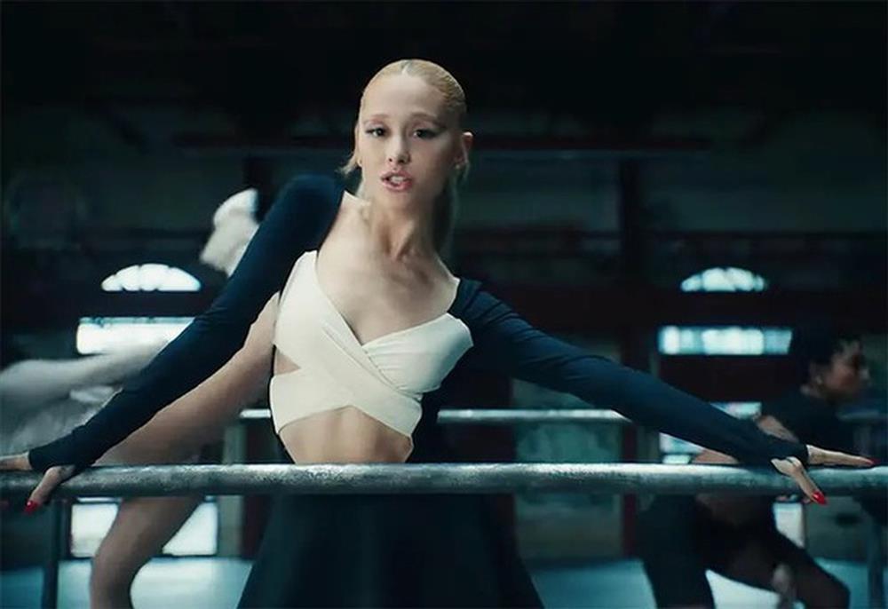 Ariana Grande gây phẫn nộ vì ca khúc mới, đáp trả làn sóng tẩy chay-1