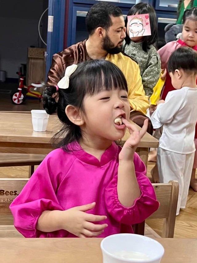 Vẻ ngoài xinh xắn như thiên thần của con gái Trương Mỹ Nhân - Phí Ngọc Hưng-3