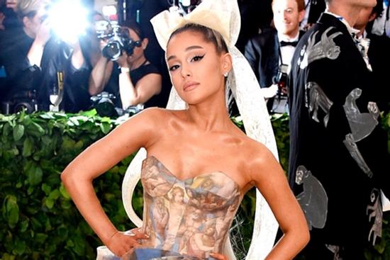 Ariana Grande gây phẫn nộ vì ca khúc mới, đáp trả làn sóng tẩy chay