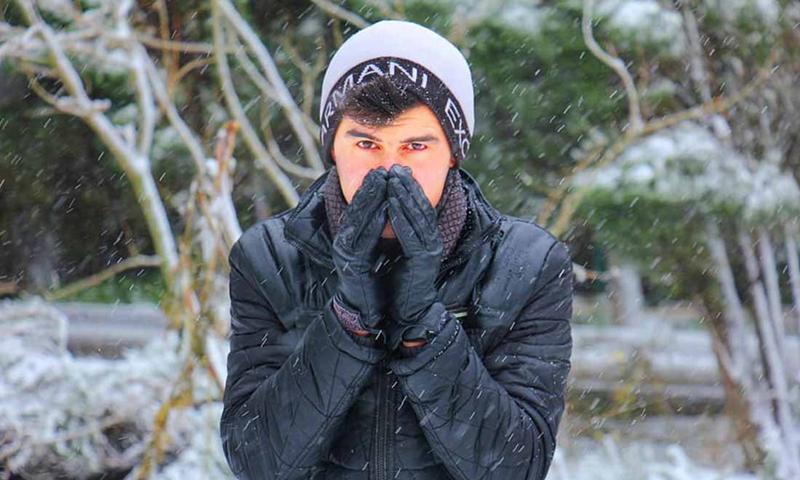 Chuyên gia chỉ ra 3 mẹo vặt mặc áo khoác đúng cách để giữ ấm vào mùa lạnh-1