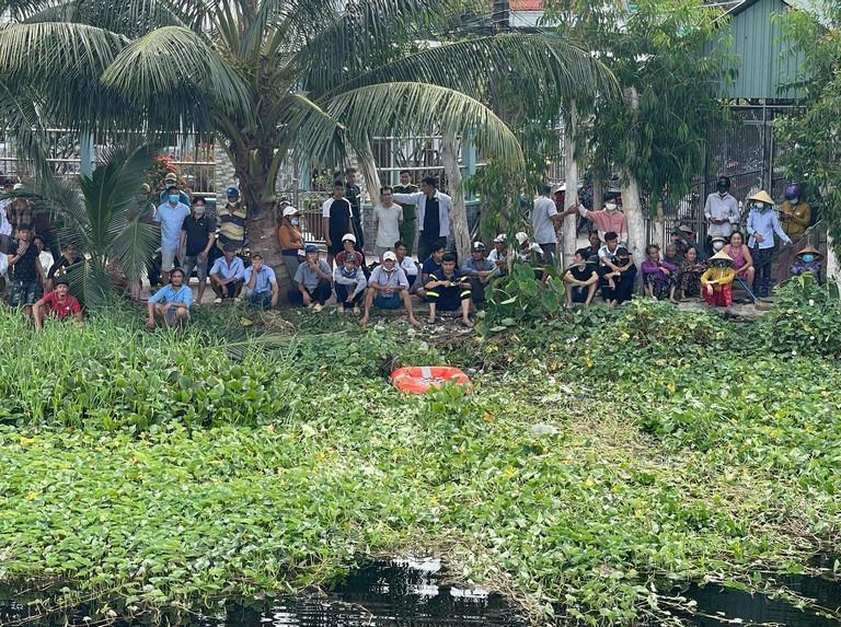 Thanh niên 18 tuổi nhảy cầu tự tử ở Long An-1