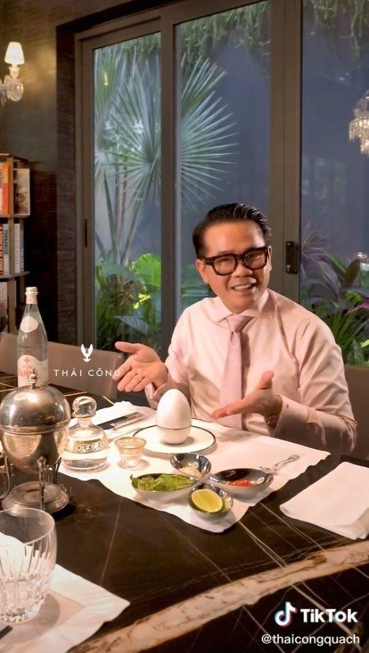 NTK Thái Công ăn trứng vịt lộn bằng bộ đồ nghề 50 triệu đồng, có gì khác biệt?-2