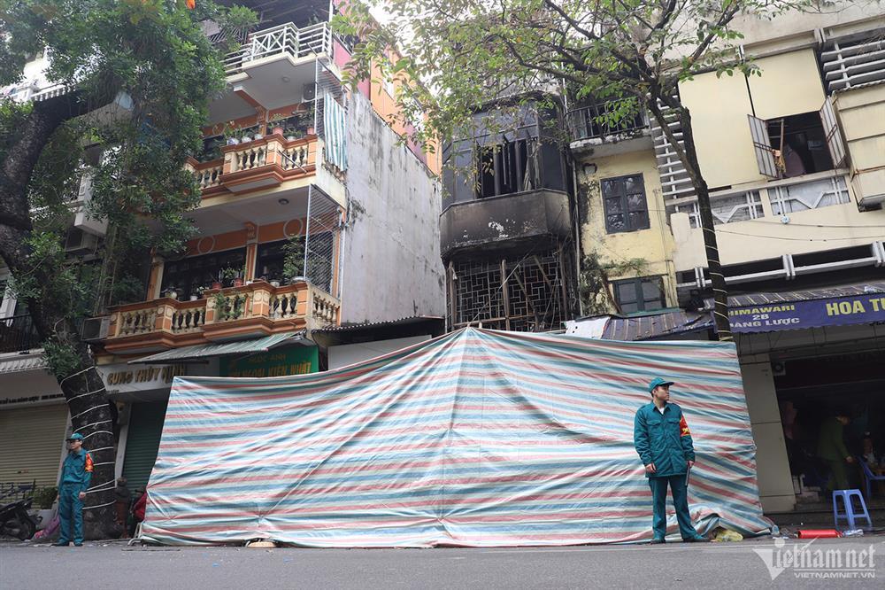 Cận cảnh ngôi nhà bị cháy lúc rạng sáng khiến 4 người tử vong ở Hà Nội-1